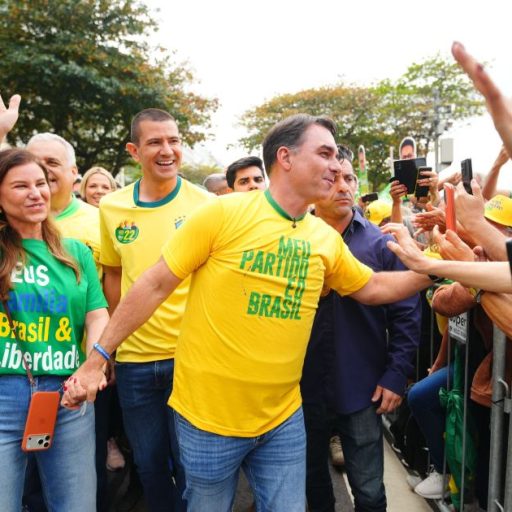 Aliados de Flávio Bolsonaro usam sessão do STF como munição contra Moraes e Dino