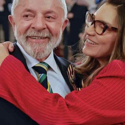 Janja chama Lula de ungido de Deus em ato eleitoral no Piauí