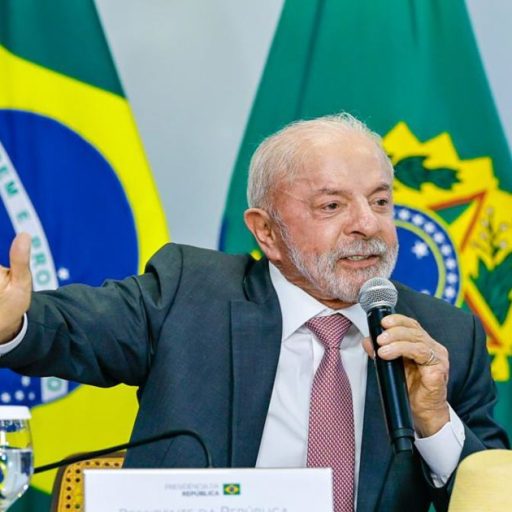 Lula aumenta Bolsa Família dias antes da eleição, diz analista
