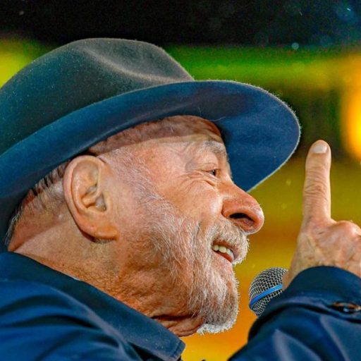 Campanha de Lula intensifica ataques e viagens pelo país para assegurar primeiro turno