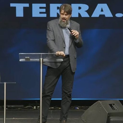 Pastor Tassos Lycurgo provoca polêmica ao comparar igreja com exército em guerra