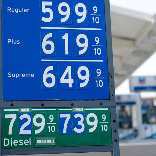 Preço do diesel nos EUA atinge recorde com escassez de produtos refinados