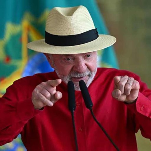 Lula associa vermelho do PT ao sangue de Cristo em encontro com evangélicos