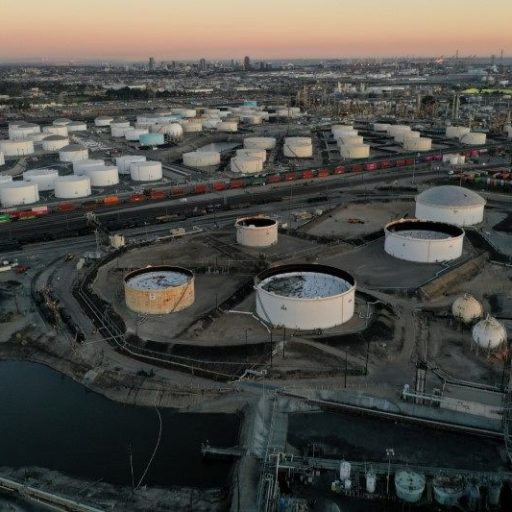 EIA constata queda no estoque de petróleo bruto dos EUA enquanto combustíveis acumulam