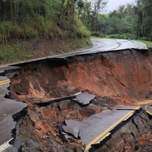 Rodovia que cedeu após temporal no Paraná segue com bloqueios parciais