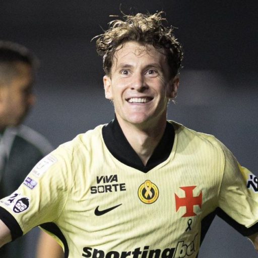 Vasco vence Coritiba e coloca Grêmio na zona de rebaixamento