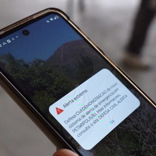 Defesa Civil do Paraná orienta cadastro para receber alertas no celular