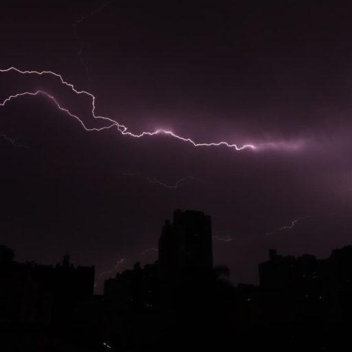 Simepar alerta para risco alto de temporais no Paraná entre sexta e sábado