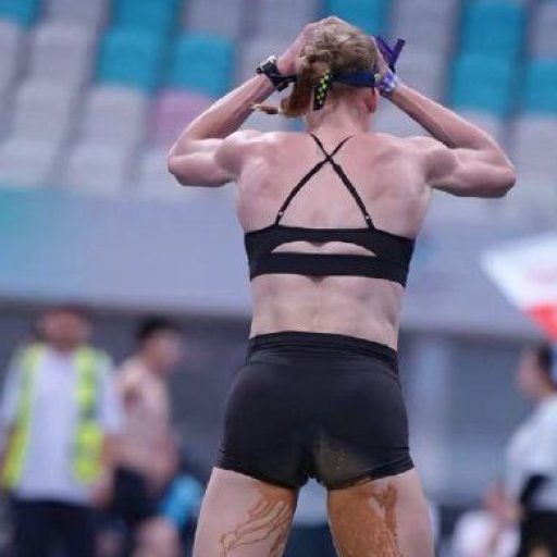 Campeã mundial de Hyrox pede desculpas após incontinência durante prova em Pequim