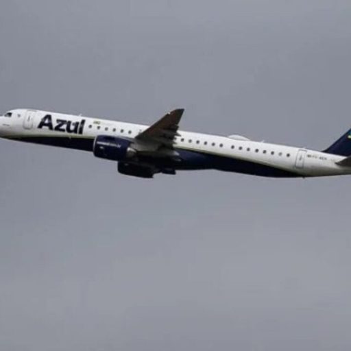 Avião da Azul é atingido por raio durante voo partindo de Foz do Iguaçu