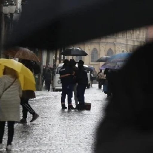 Curitiba tem previsão de chuva forte e queda de temperatura no fim de semana