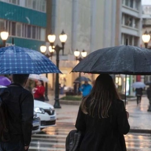 Risco de tempestades diminui no Paraná nesta terça-feira