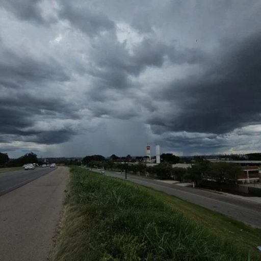 INMET emite alerta amarelo para tempestades em todo o Paraná