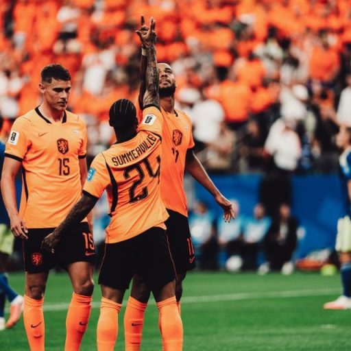 Gakpo se emociona ao marcar na Copa do Mundo após perda pessoal