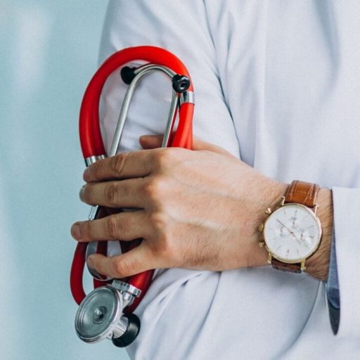 Faculdades de medicina criam estratégias para fugir de punições após fraco desempenho no Enamed