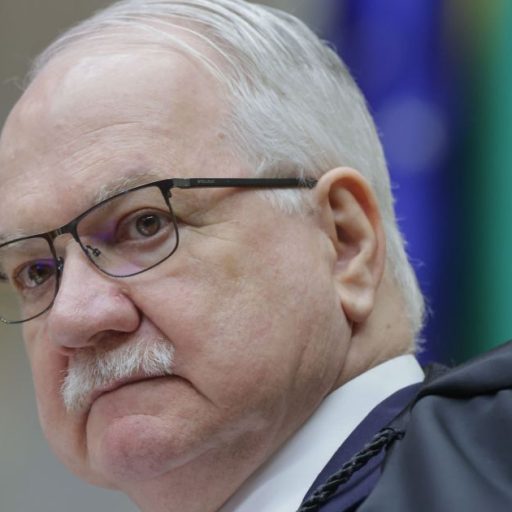 Fachin nega julgamento conjunto de denúncias contra Moraes e outro ministro