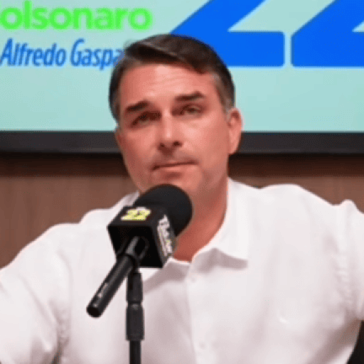 Flávio Bolsonaro garante manutenção do reajuste de 15% no Bolsa Família