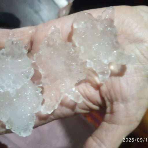 Cidades do Paraná registram chuva intensa com granizo do tamanho da palma da mão