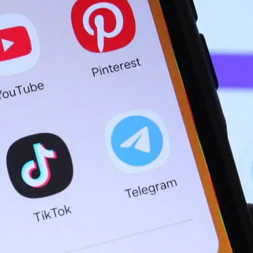 Maioria dos jovens alemães apoia restrições de idade para redes sociais