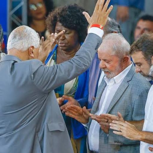 Candidatos apostam na fé para conquistar votos nas eleições de 2026