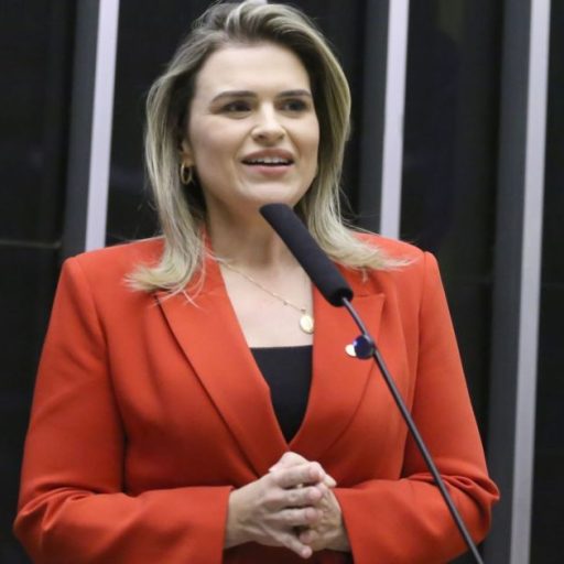 Pesquisa aponta Marília Arraes na liderança da disputa ao Senado em Pernambuco