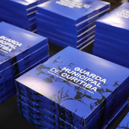 Prefeitura de Curitiba lança livro sobre 40 anos da Guarda Municipal