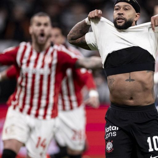 Diniz defende Memphis após erro em pênalti que eliminou Corinthians da Libertadores