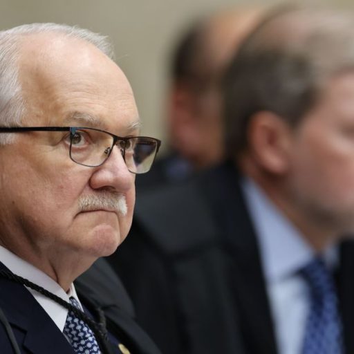 Fachin dá cinco dias para Moraes se manifestar sobre investigação