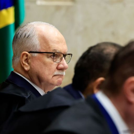 AGU diz que Fachin restaura ordem ao suspender decisões de Mendonça e Dino