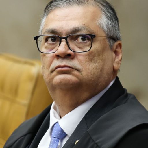 STF é maior que qualquer ministro, afirma Dino em defesa da instituição