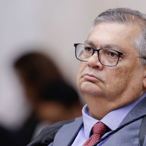 Dino leva julgamento da Lei da Ficha Limpa para plenário presencial do STF