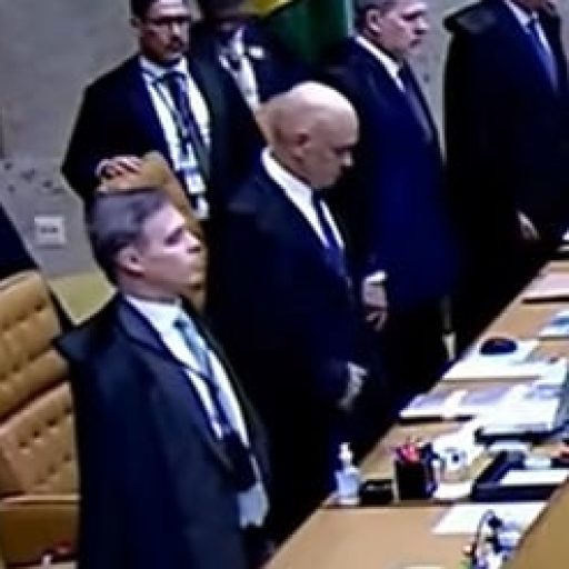 Fachin suspende sessão do STF após pedido de vistas de Dino