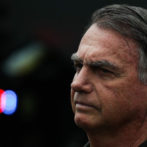 Bolsonaro obtém autorização para manter pistola em casa