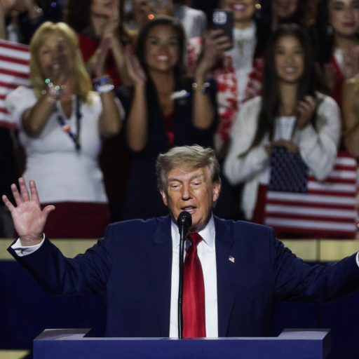 Trump encerra convenção republicana e alerta sobre políticas democratas