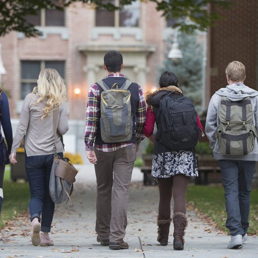 Metade dos estudantes universitários nos EUA evita discutir Charlie Kirk