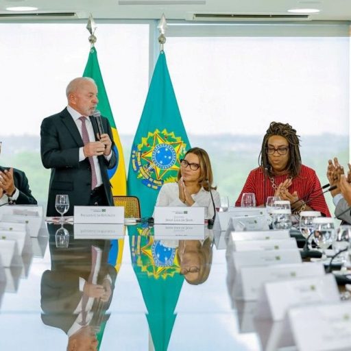 Lula critica Igreja Católica por não ordenar mulheres e manter celibato