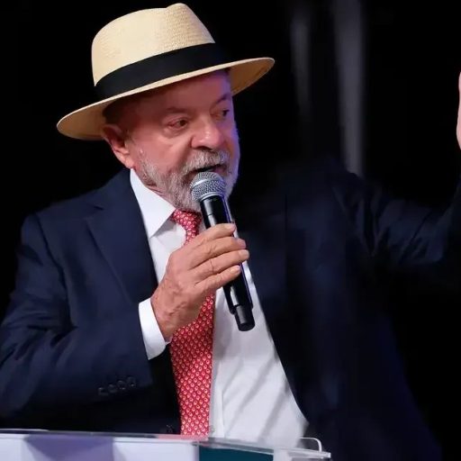 Lula afirma que ninguém pode usar cargo em benefício pessoal