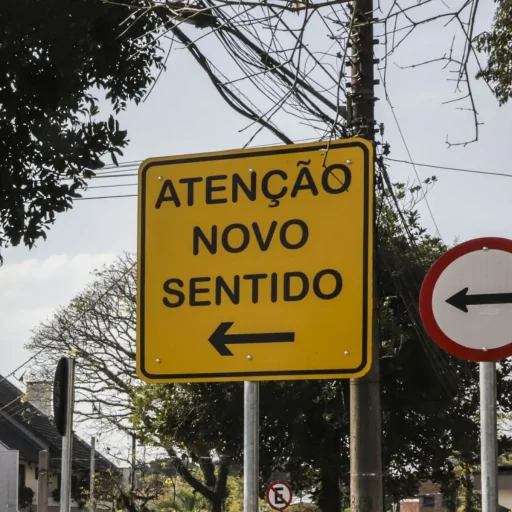 Setran muda sentido da Travessa Leony Veiga no Pinheirinho nesta segunda
