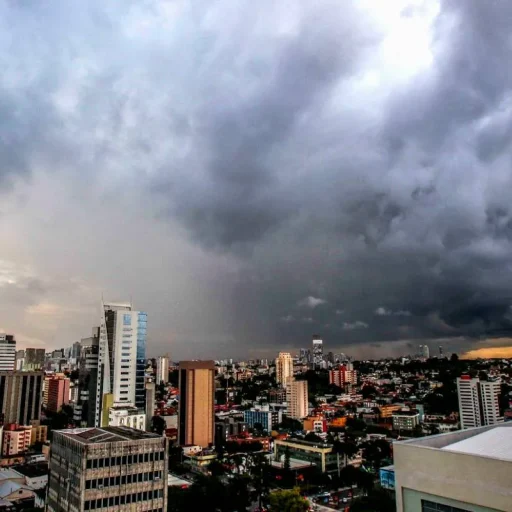 Novos temporais podem atingir o Paraná neste fim de semana. Foto: Arquivo/Tribuna do Paraná/Daniel Castellano